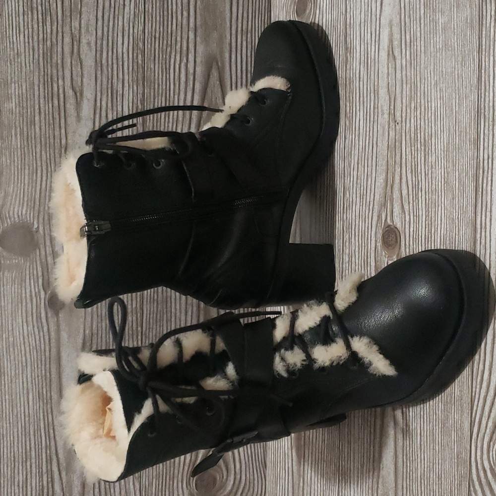 Ugg 8 Ingrid black leather high heel sherling lined lace up woman combat boots